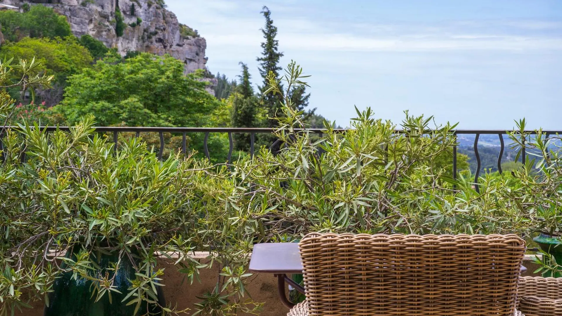 Baumaniere - Les Baux De Provence Hotel