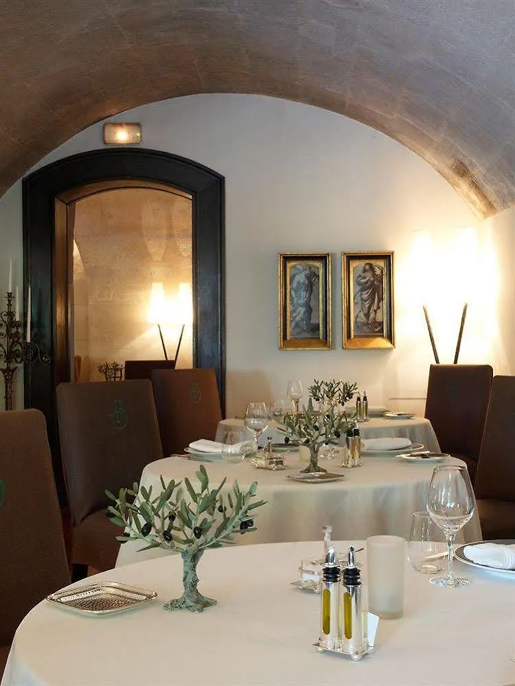 Baumaniere - Les Baux De Provence Hotel