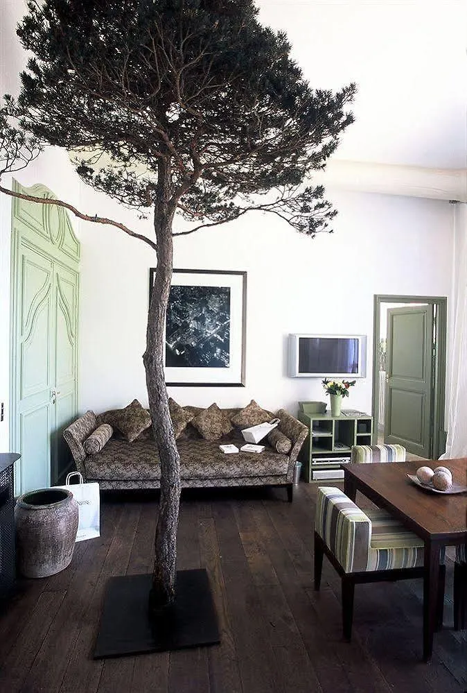 Baumaniere - Les Baux De Provence Hotel