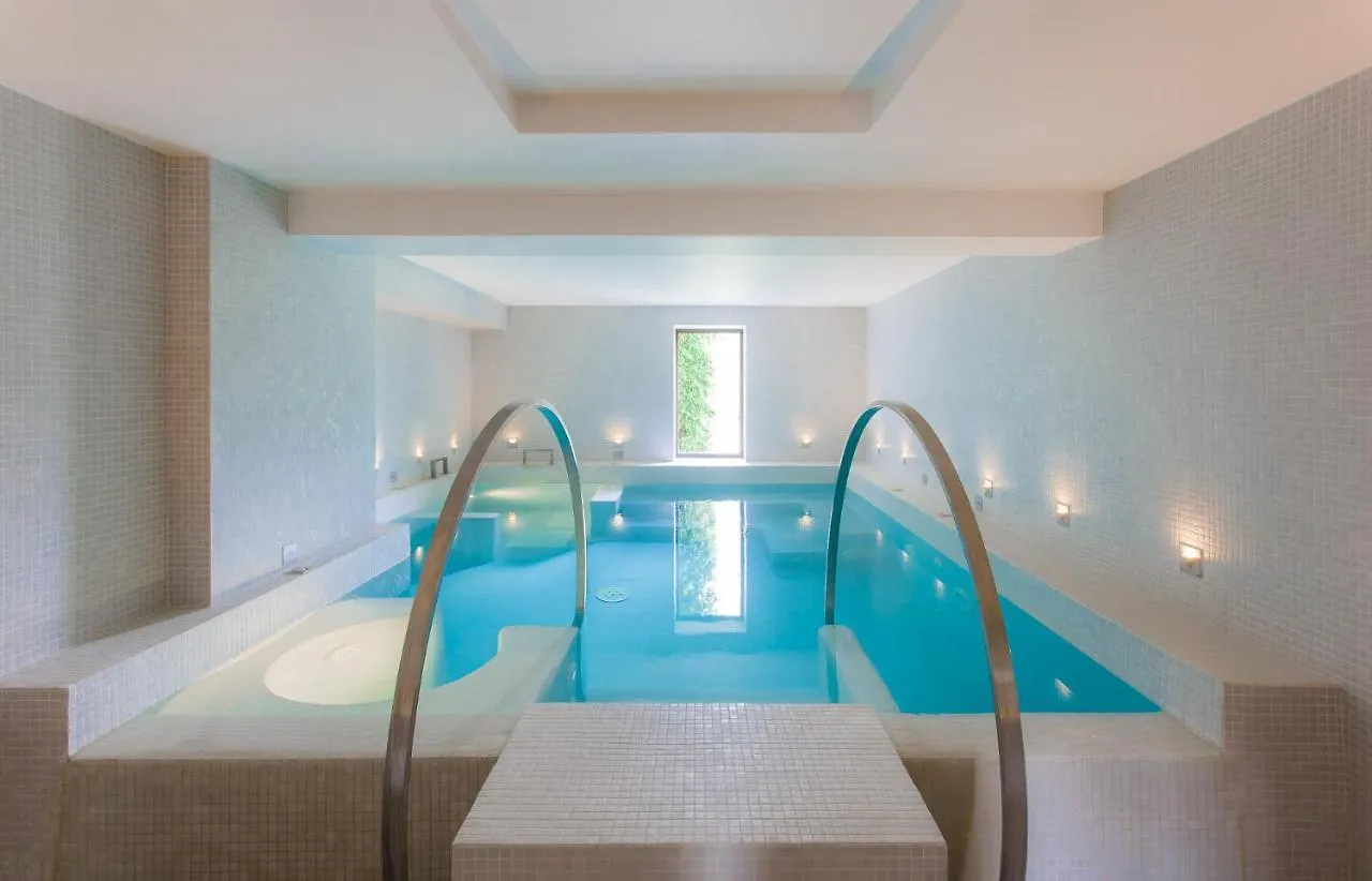 Baumaniere - Les Baux De Provence Hotel