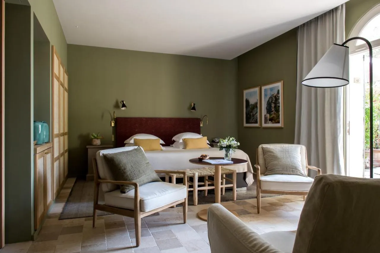 Baumaniere - Les Baux De Provence Hotel